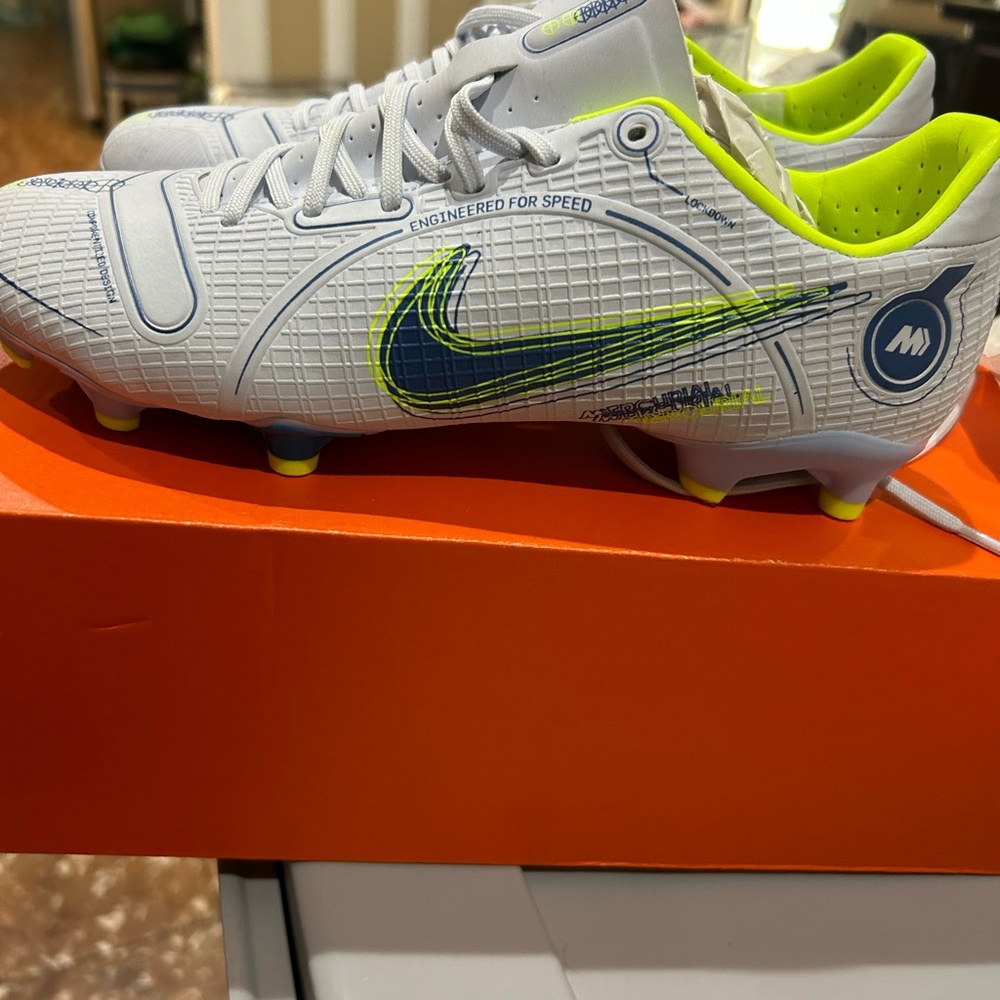 Nike Vapor 14 Academy FG MG size men’s 4.5/ women 6